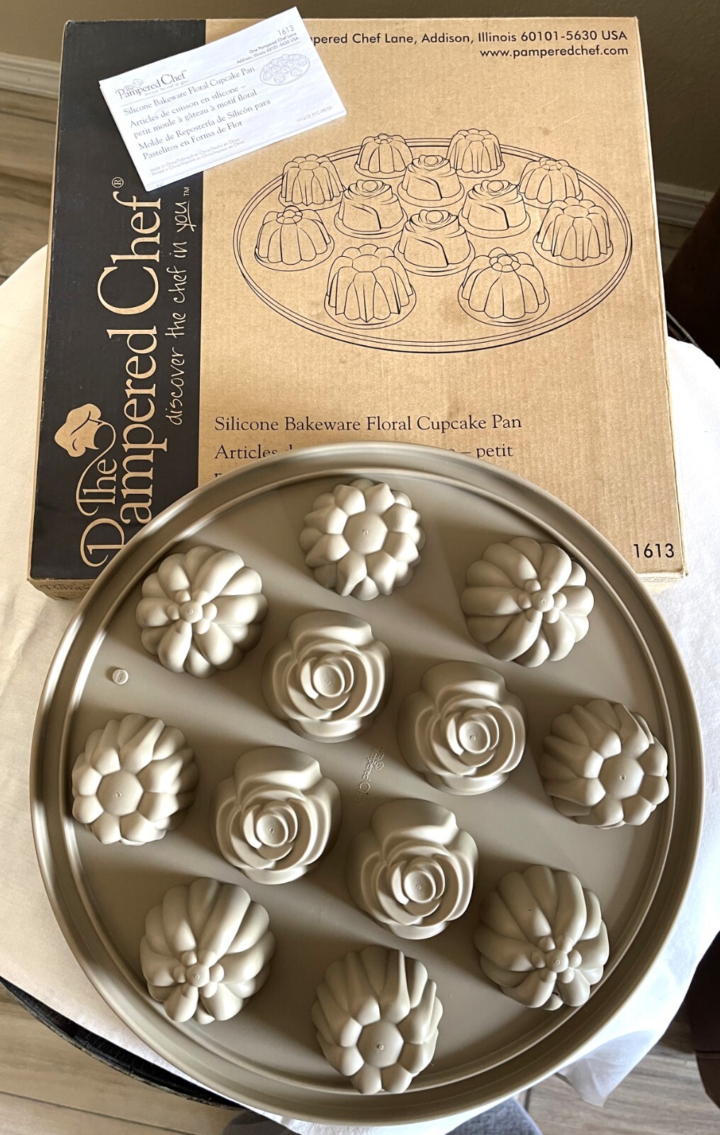 Pampered Chef 1613 SILICONE BAKEWARE FLORAL CUPCAKE PAN NIB eBay