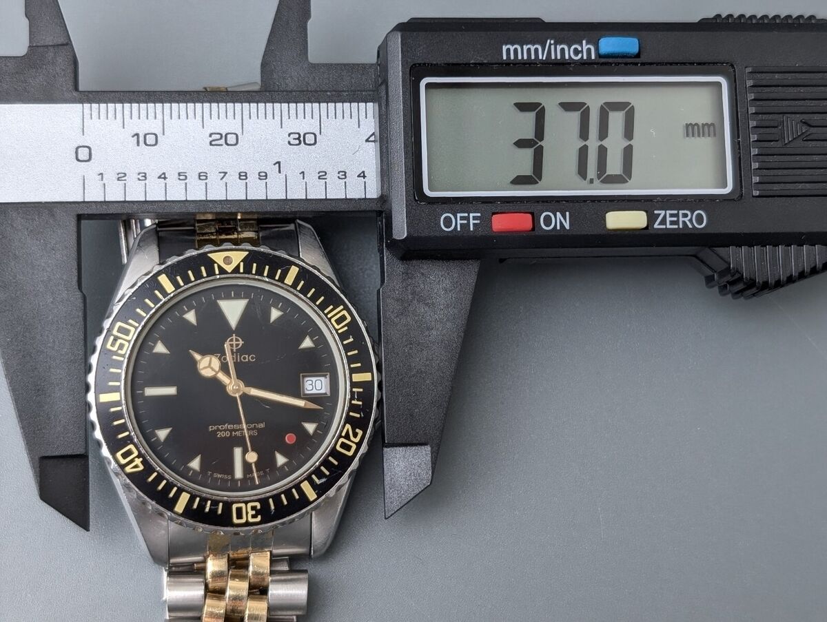 ZODIAC Professional 113.22.06 Red Dot Divers Quartz Men's ZODIAC Professional 113.22.06 Red Dot Divers Quartz Men's