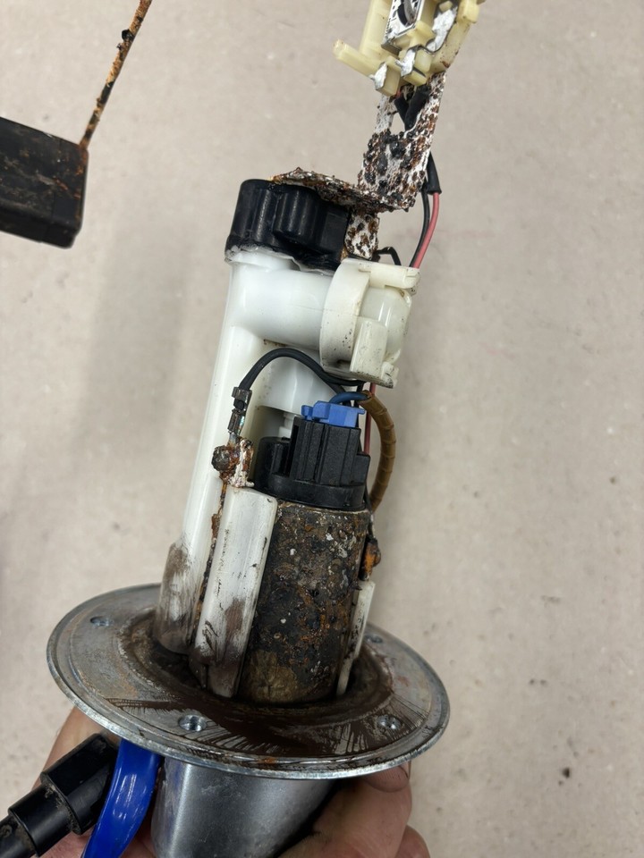 0812 Suzuki Hayabusa GSXR1300 BAD Fuel Gas Petrol Pump Sending Unit