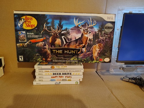 wii console 2 controllers With 6 Games Including The Hunt And Gun Controllers - Picture 4 of 8