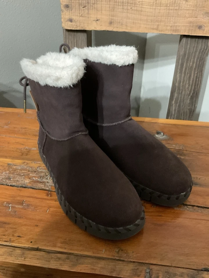 Botas de tornozelo femininas The Original Muk-luk marrom escuro camurça tamanho 8 - Imagem 2 de 4