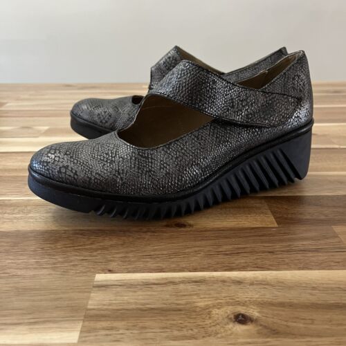Fly London Mary Jane Wedge Lato Black Silver Snakeskin Pattern Womens Sz 40 9.5 - Picture 2 of 9