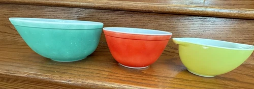 Set of 3 Pyrex PRIMARY Colors Nesting Mixing Bowls 402 Red Green Yellow