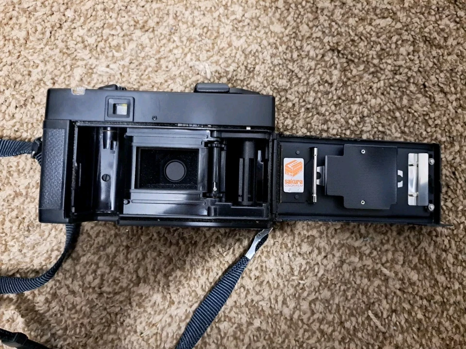 Cámara Konica C35 AF 38mm CASI COMO NUEVA - Apunta y dispara, cámara de la vieja escuela Foto 3 de 4