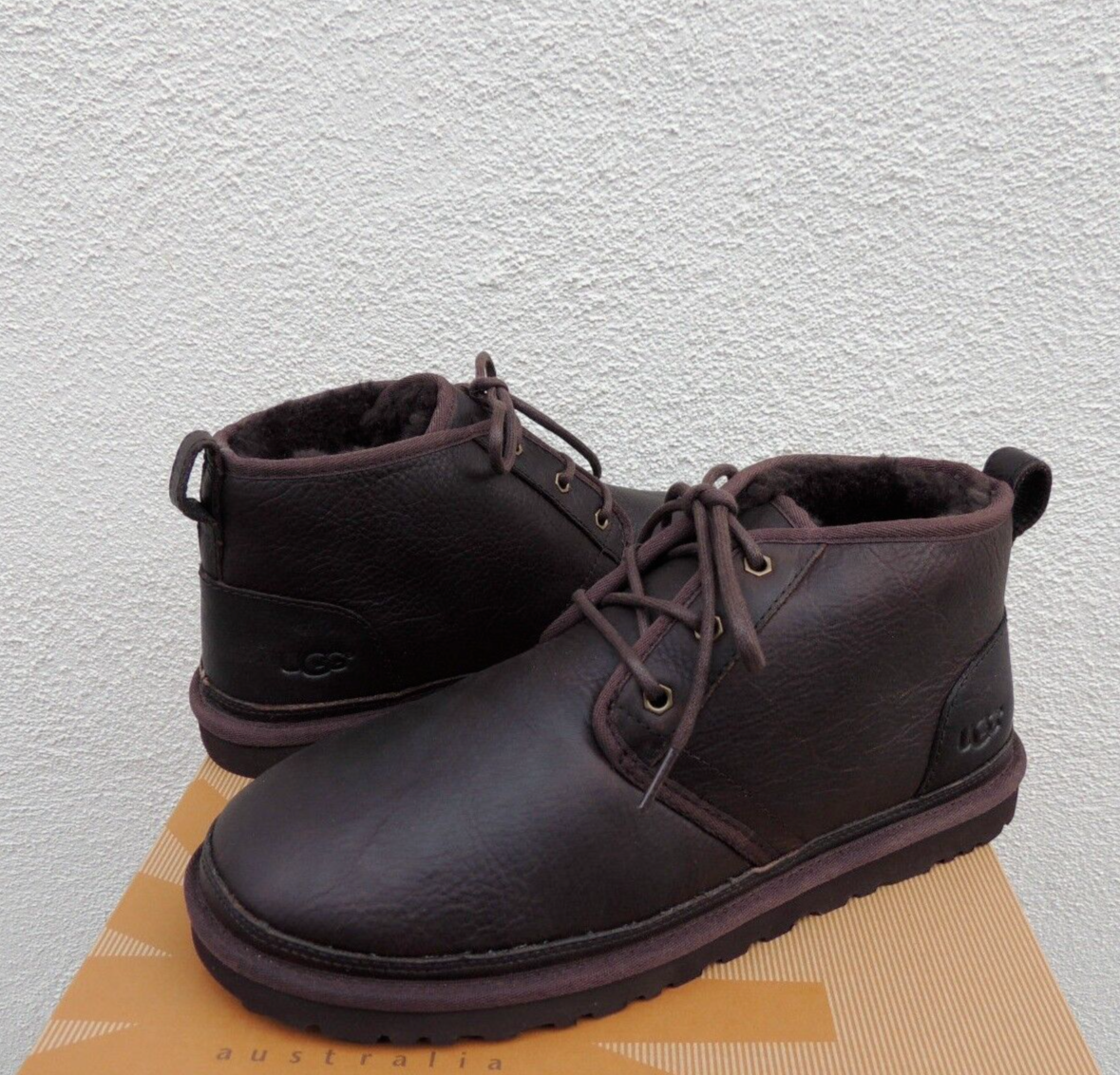 UGG NEUMEL CHINA TEA LEATHER SHEEPWOOL CHUKKA ANKLE BOOTS  display picture 1
