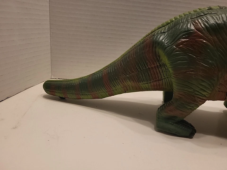 2004 National Geographic 15” Triceratops Remote-Control Roar Sound Tested  - Image 4 of 4