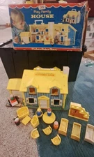 Vintage 1969 Fisher Price Little Yellow People Play Family House #952 With Box 