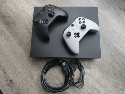 Xbox One x Konsole, 1 TB Festplatte Inkl. 2 Controller und Anschlusskabel