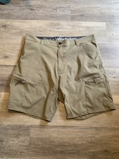 Wrangler men  s Khaki shorts size 38