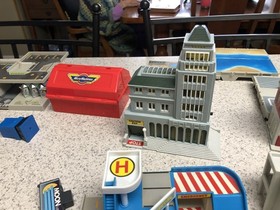 LARGE Lot of 1980s Galoob Micro Machine Buildings & Much More-See Photos & Read