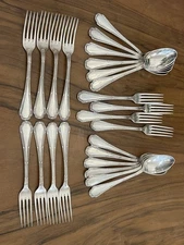 ERCUIS / Ménagère 24 pièces en Métal Argenté Modèle Ruban Croisé