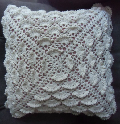 Landhausstil Shabby Chic  Deko-Sof -Kissen  Beige gehäkelt 100% Handarbeit NEU