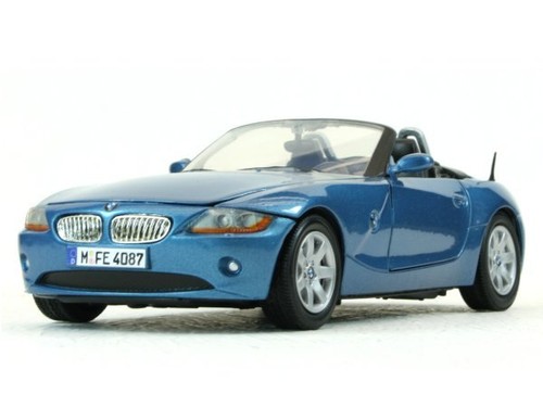 BMW Z4 - bluemetallic - MotorMax 1:24 - Foto 2 di 2