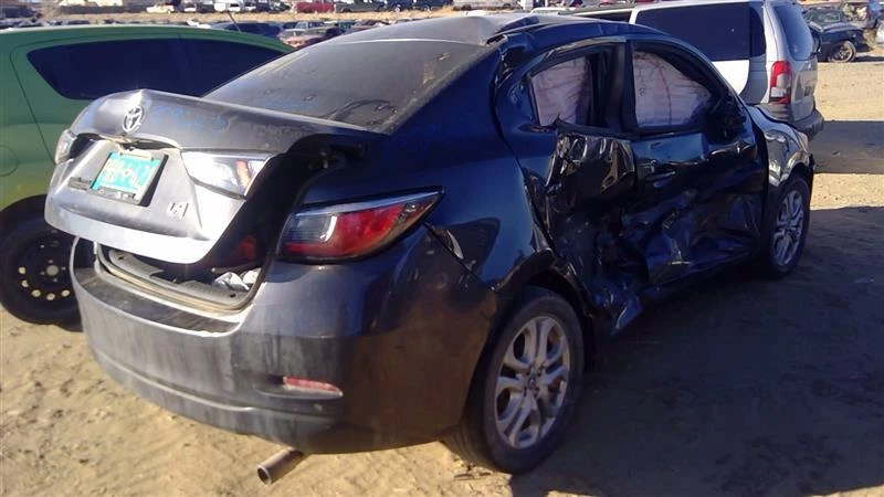 Conjunto de filtro de aire usado se adapta a: Toyota Yaris ia 2018 grado A Foto 4 de 4