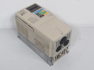 Omron Yaskawa CIMR-E7Z45P5 400V 5,5kw Frequenzumrichter Top Zustand