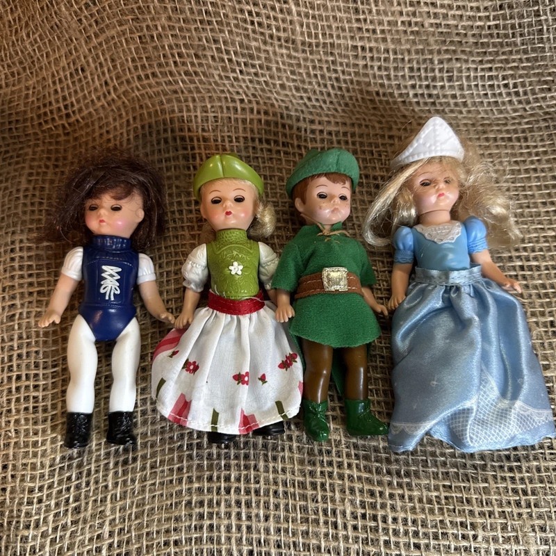 Lot of 4 2010 Madam Alexander McDonald’s Happy Meal Dolls   T2