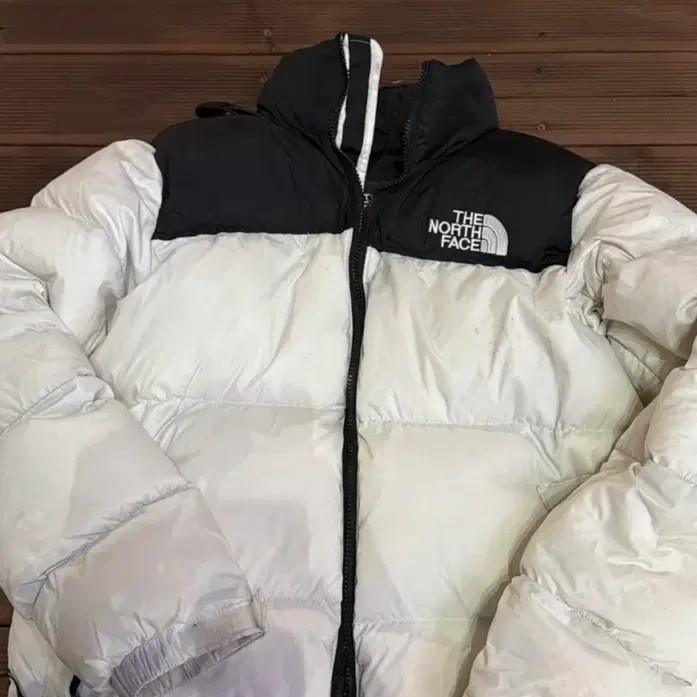 The North Face Nuptse Puffer Jacket M, Slight Signs of Use thumbnail 2