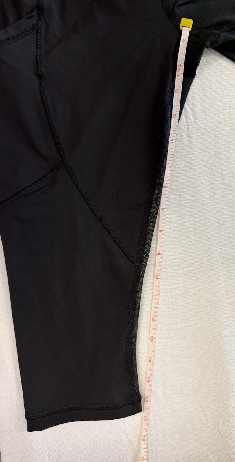 EUC Lululemon Cropped Capri SOLID BLACK LeggingS … - image 2