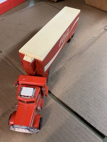 VINTAGE COCA COLA MATCHBOX SUPER KINGS K-31 PETERBILT 18 WHEELER - Picture 2 of 3