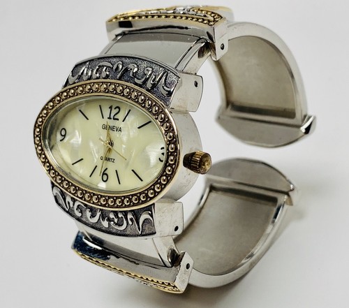 GENEVA Quartz #2976 Stainless Ladies Watch/ One size fits all. Spring Bracelet - Picture 4 of 8