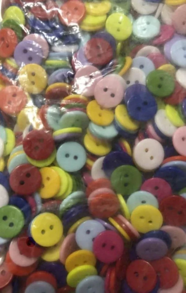 100x 11mm-13mm Mixed Buttons Round Resin 2 Holes Sewing DIY - Image 2 of 2