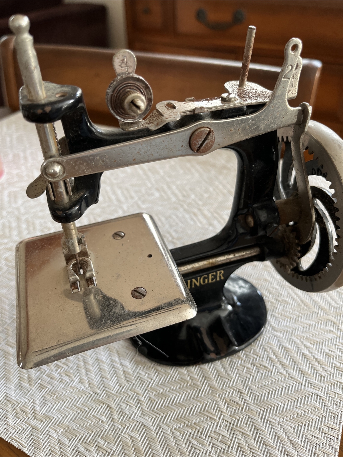 Antique/Vintage Singer Mini Sewing Machine Salesman Sample Childs Toy