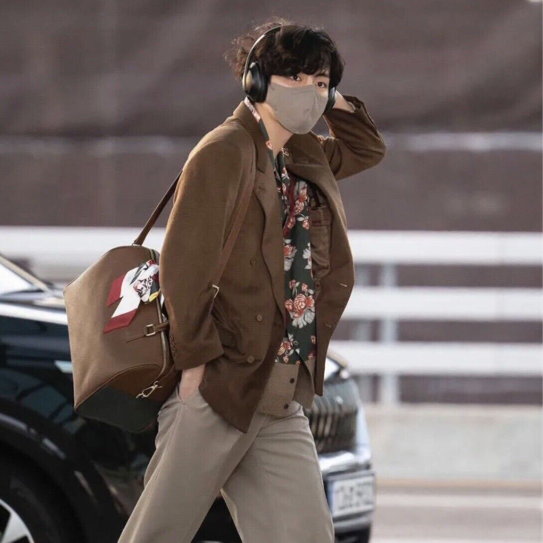 BTS V Taehyung Mute Boston Bag Artist Made Collection by BTS BTS V Taehyung Mute Boston Bag Artist Made Collection by BTS