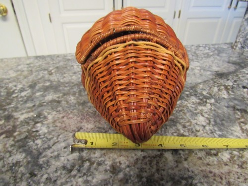 Cestino vintage a forma di calcio in vimini rattan con coperchio rialzabile - Foto 8 di 10
