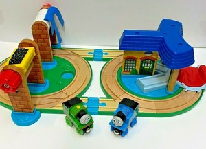 thomas and friends busy day on sodor set