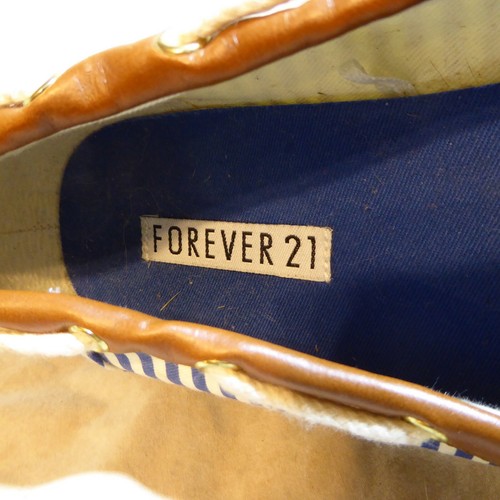 🥿 Forever 21 Boat Shoes sz 10 M Blue & White Stripe; Cognac Brown Trim - Picture 8 of 12