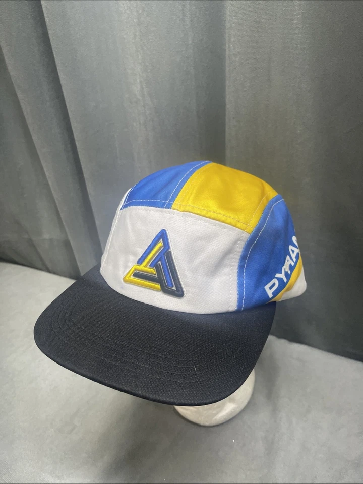 Sombrero cámper bloque logotipo pirámide negro azul amarillo blanco negro marca Chris Brown Foto 3 de 4