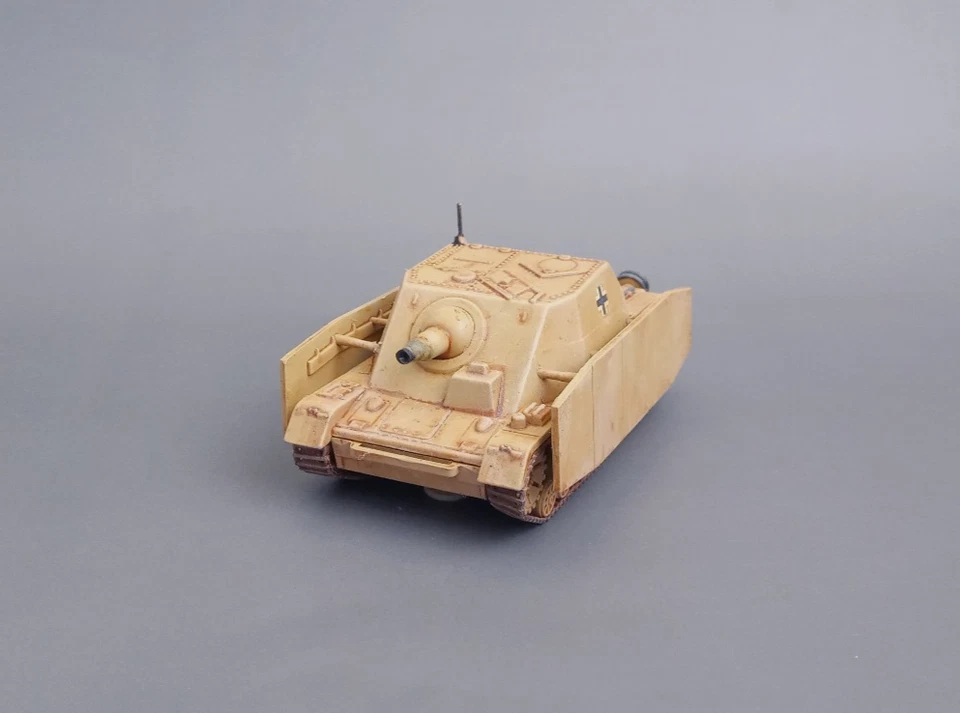 Sturmpanzer IV Brummbär East Front 1944  1/72 - Image 2 of 4