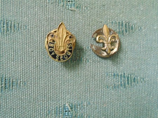 TWO VERY OLD BOY SCOUTS SCOUT ENAMEL & METAL LAPEL BADGES