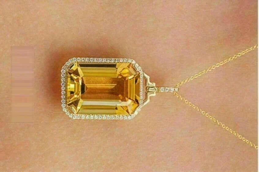 Colgante con halo de citrino amarillo creado en laboratorio corte esmeralda de 3 quilates enchapado en oro amarillo de 14 quilates Foto 3 de 4