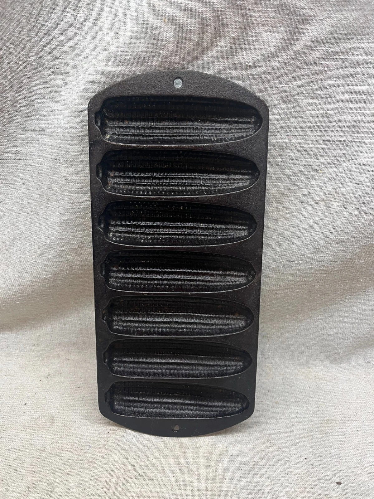 LODGE Corn on the Cob 7 Ears Cast Iron # 2702 Cornbread Stick Muffin Pan VG B1