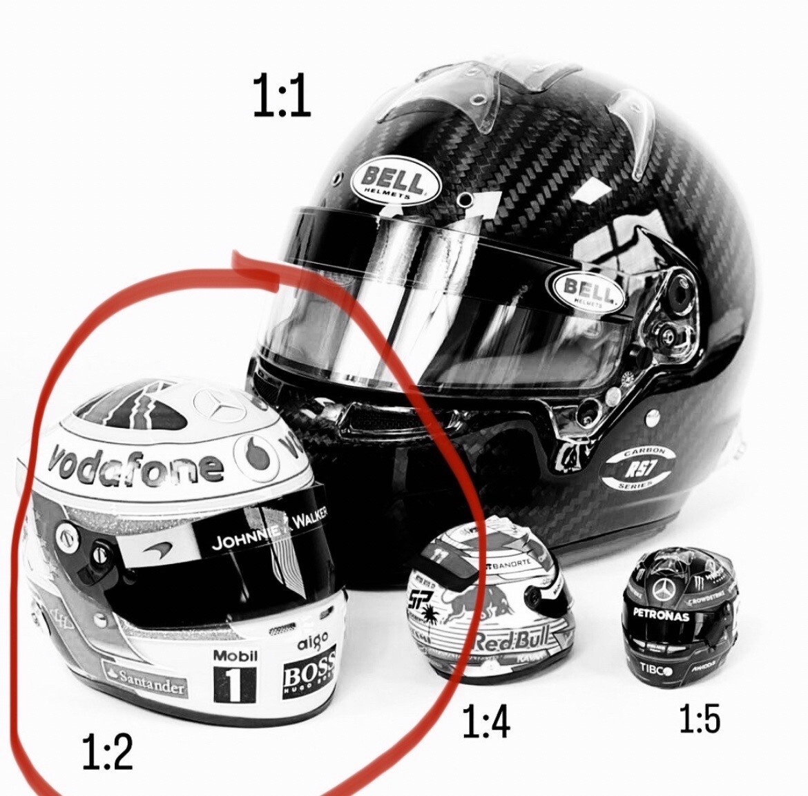 2018 Season 1/2 Helmet + Bust Max Verstappen