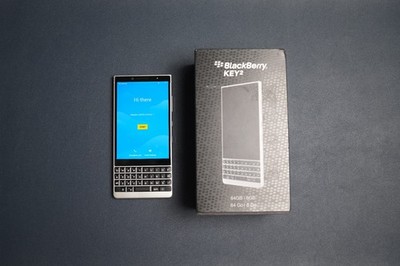 BlackBerry Key2 Excellent Condition BBF100-2  64GB - Silver (Unlocked)