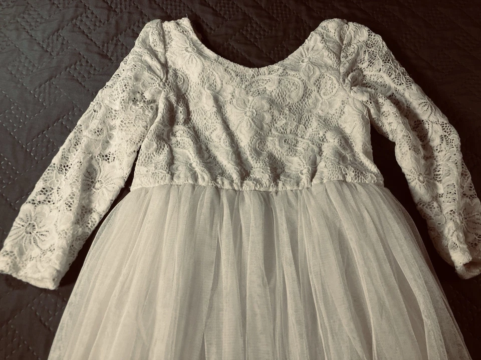 Свадебное платье для девочки David's с белым цветком размер 4 - Изображение 2 из 4