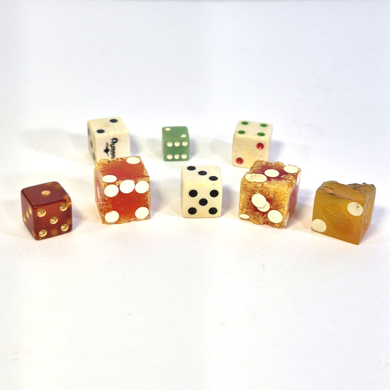 8 vintage dice lot. Very Collectible Sets - Sundance, Aladdin Ect