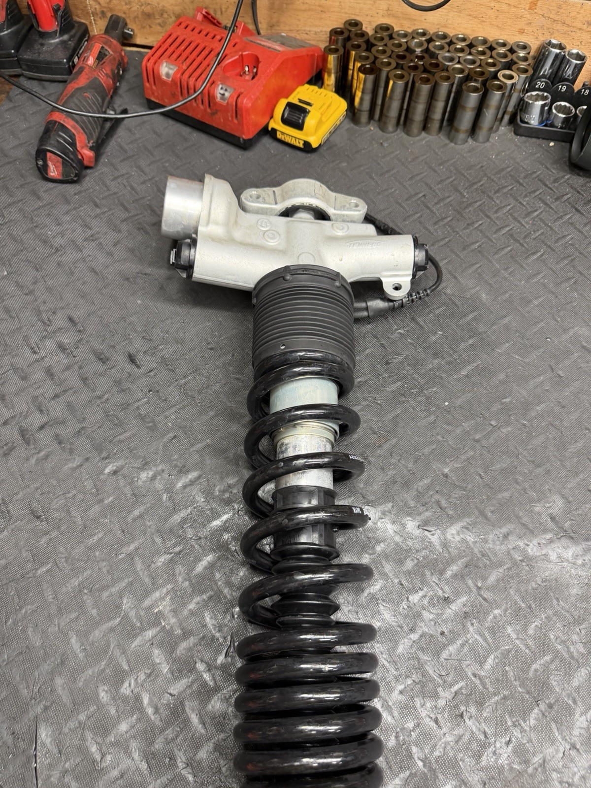 McLaren 570S Front Right Axle