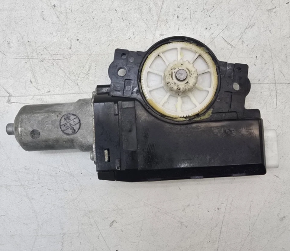 Hummer H3 2006-2010 Sunroof Moon Roof Motor  OEM - Image 2 of 2