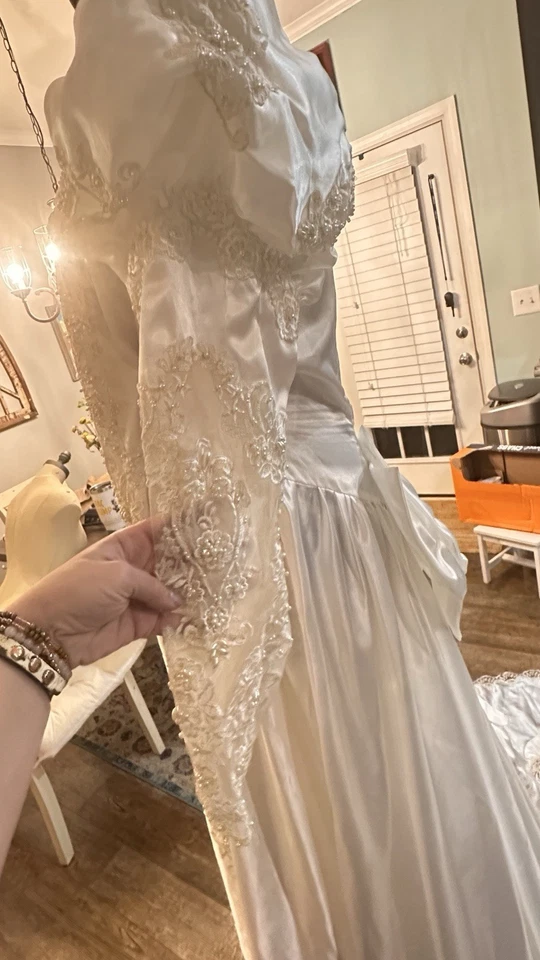 Vestido de novia vintage Alfred Angelo brillante marfil satinado manga larga Foto 4 de 4
