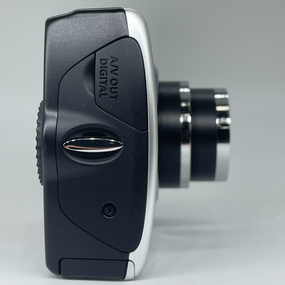 Canon IXY digital 920IS silver 10.0MP compact digital camera made