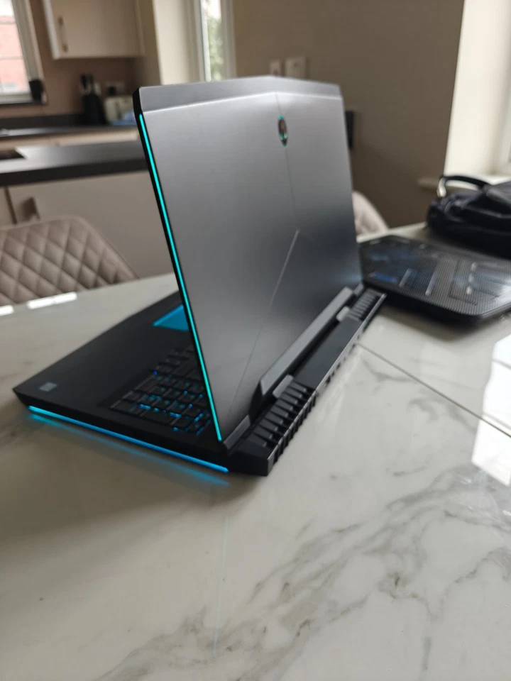 Alienware 17 R4 Gaming Laptop 17.3" 120Hz QHD,GTX 1080 ,i7 7820HQ,NVME & 1TB - Image 2 of 4