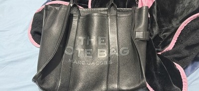 Marc Jacobs The Tote Bag Black Pebbled Tote, Logo Pattern, Shoulder Strap