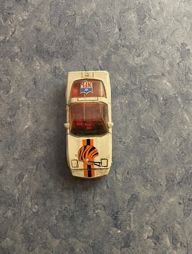 CINCINNATI BENGALS NFL VINTAGE MATCHBOX DIECAST CAR SEE NOTES