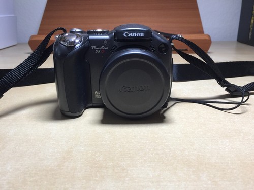 Canon PowerShot S3 IS - 6.0 MP - Digital Camera with Accessories and Bag - Picture 4 of 12