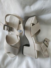 Sandalia de plataforma con correa al tobillo Chocolat Blu Ginny en cuero champán talla 6