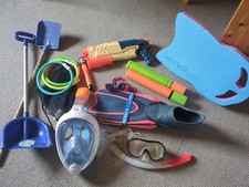 Wasser spielzeug Urlab Set mit Wasserpistolen, Flossen, Tauchringe Set usw...