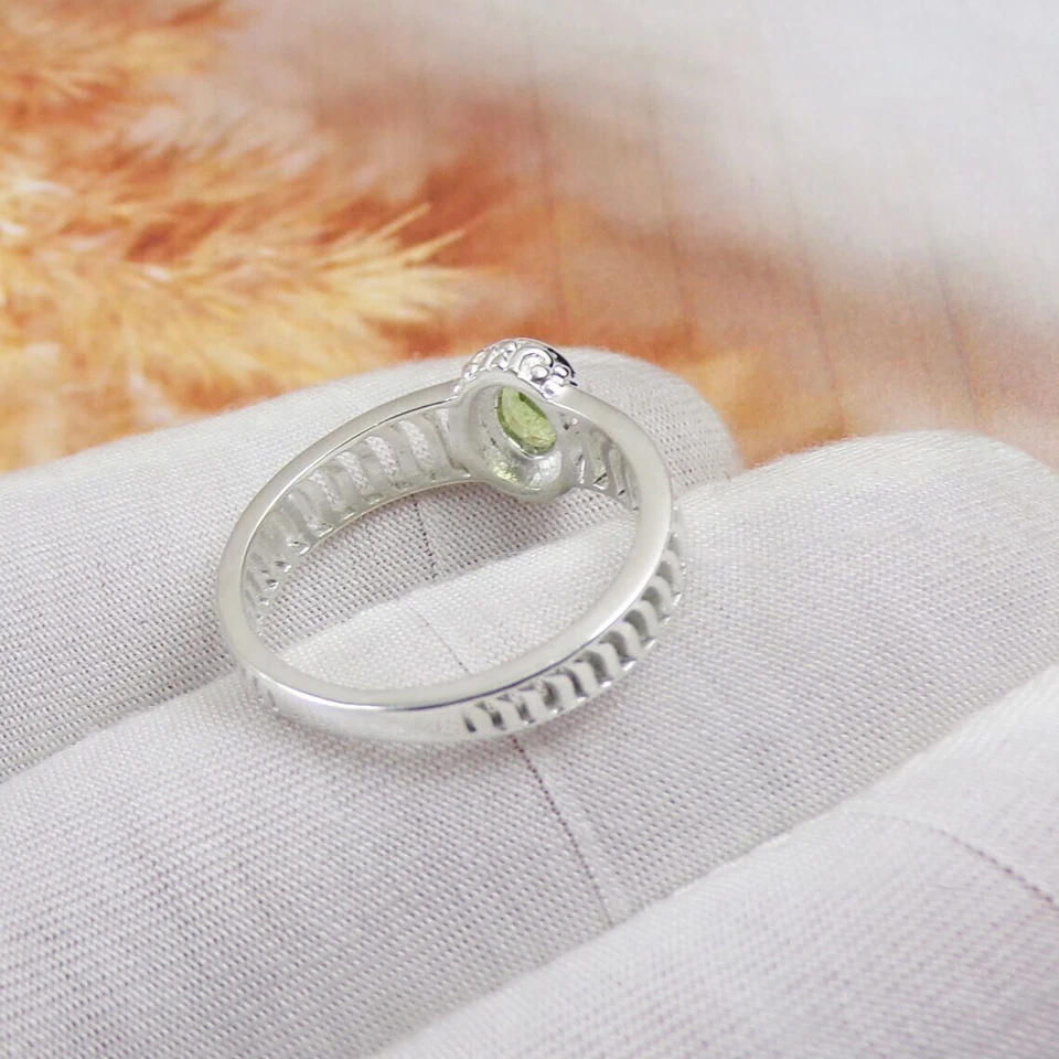 Men’s Size 8 US 925 Silver Ring Stylish Design Band Natural Peridot Gemstone - Image 3 of 4